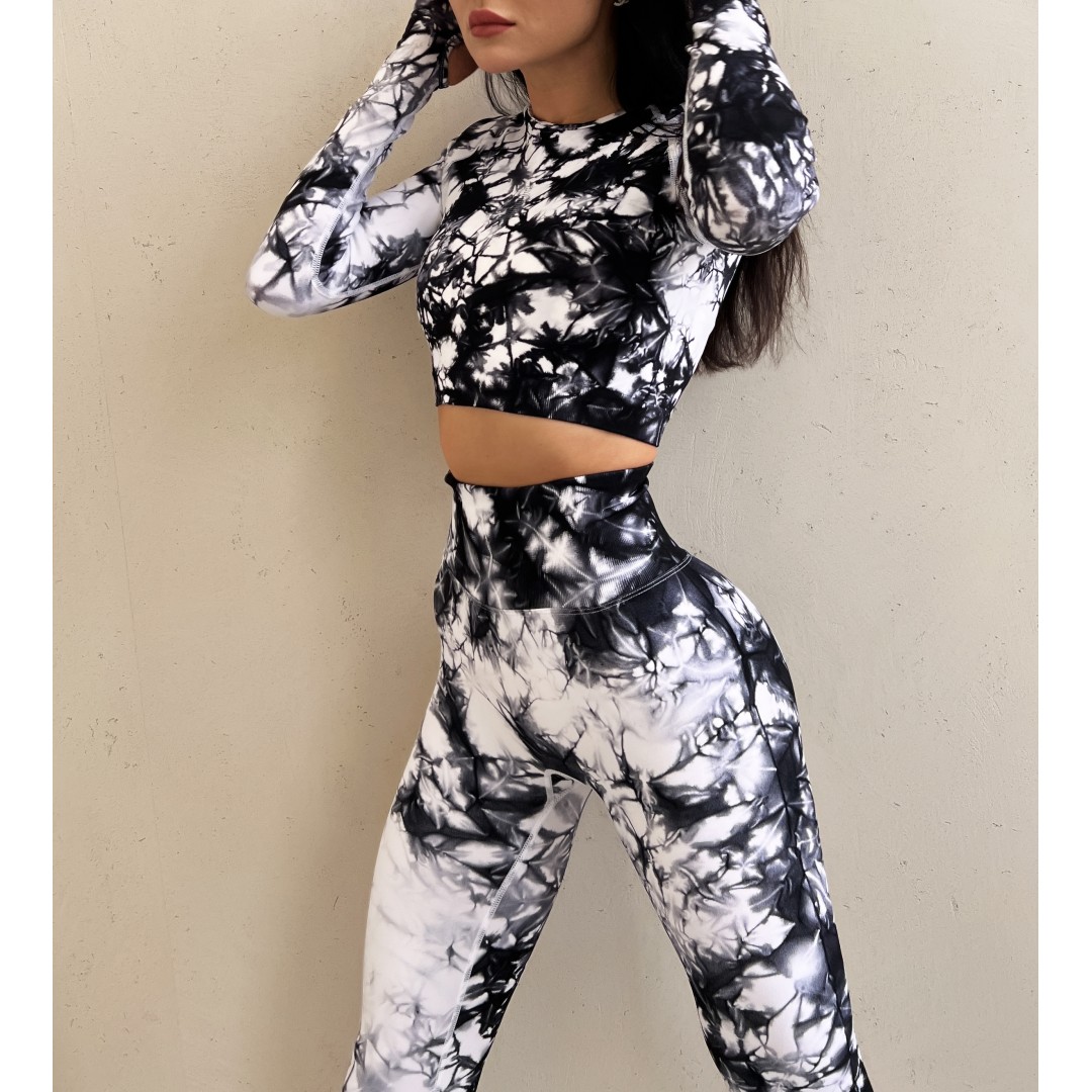 Костюм Model XX01 черно-белый для фитнеса