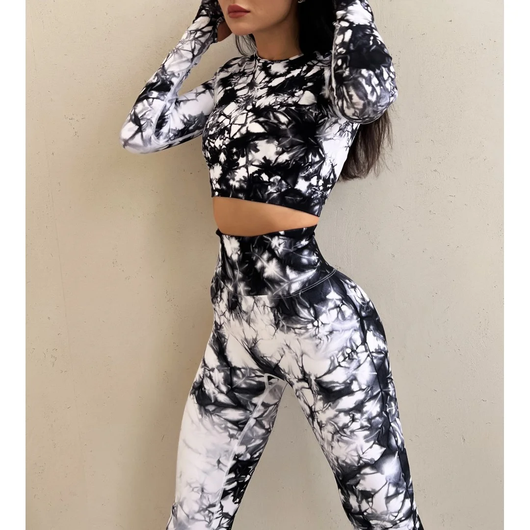 Костюм Model XX01 черно-белый для фитнеса